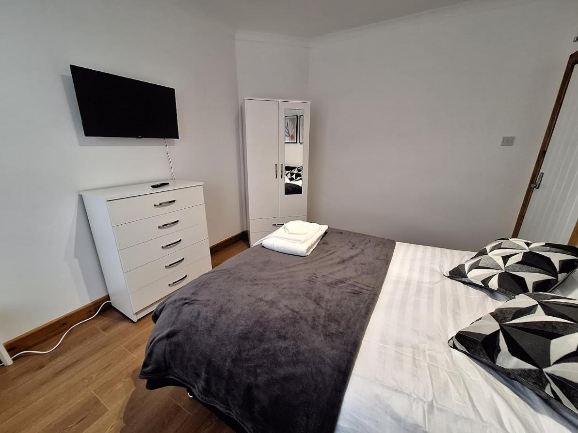 Uplands Grove Bungalow ولفرهامبتون المظهر الخارجي الصورة